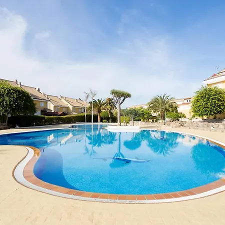 Seaside Serenity: 3-bedroom Arona With Pool Apartment *