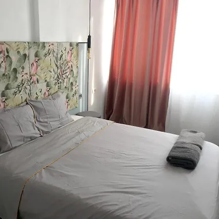 Seaside Serenity: 3-bedroom Arona With Pool Apartment Playa de las Americas (Tenerife)